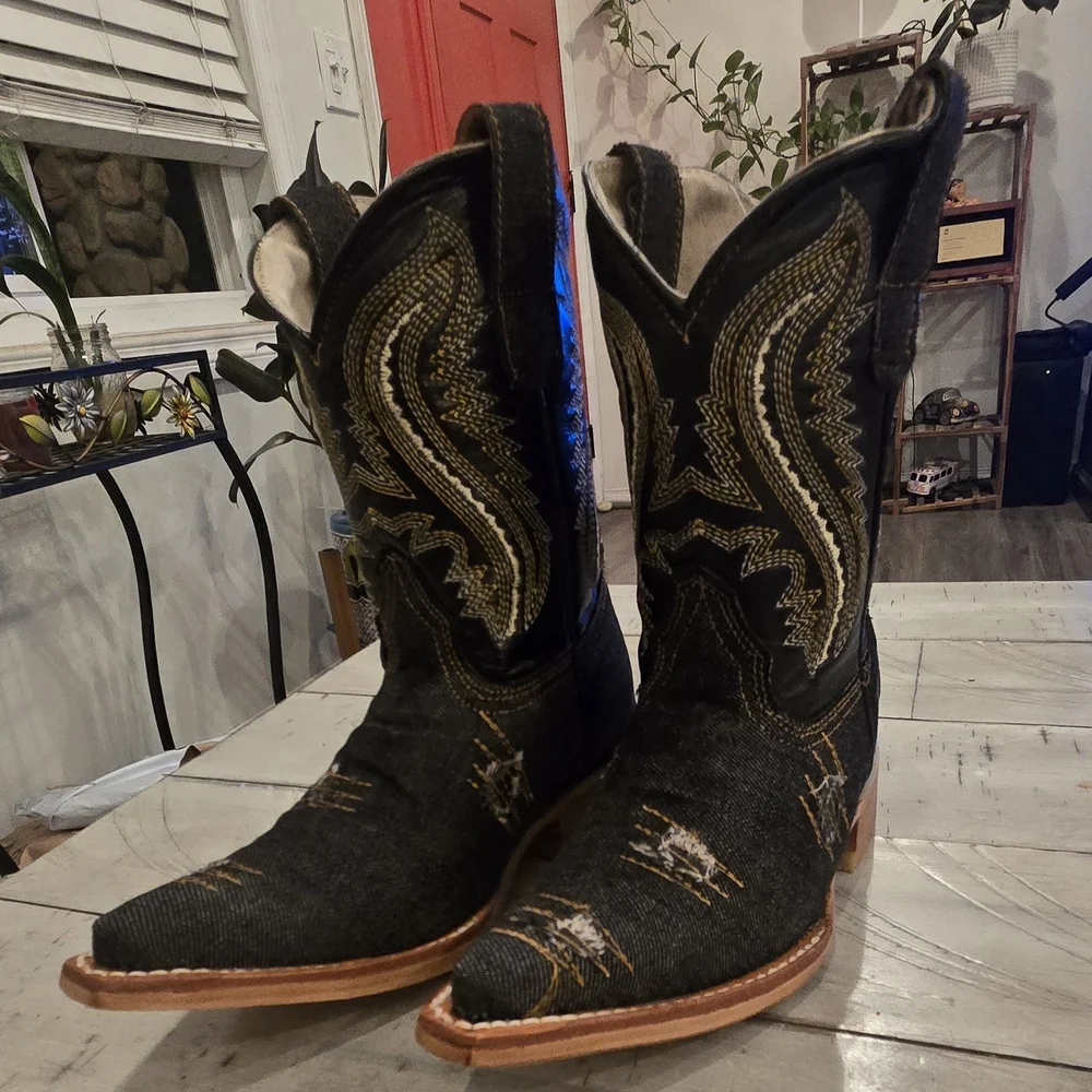 White Diamonds Kids Western Cowboy Boots Black Gold NWT 9.5